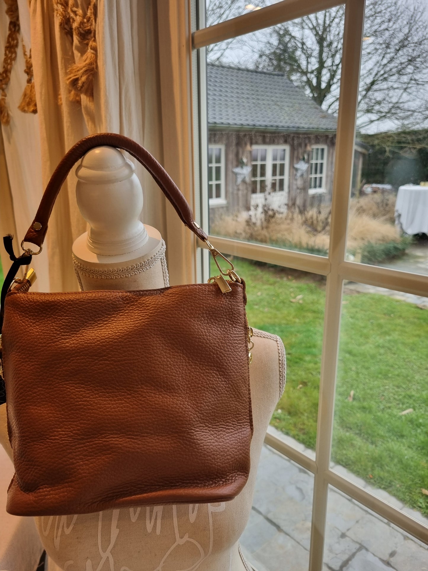 Petit sac à la main ou en bandoulière cognac cuir grainé souple