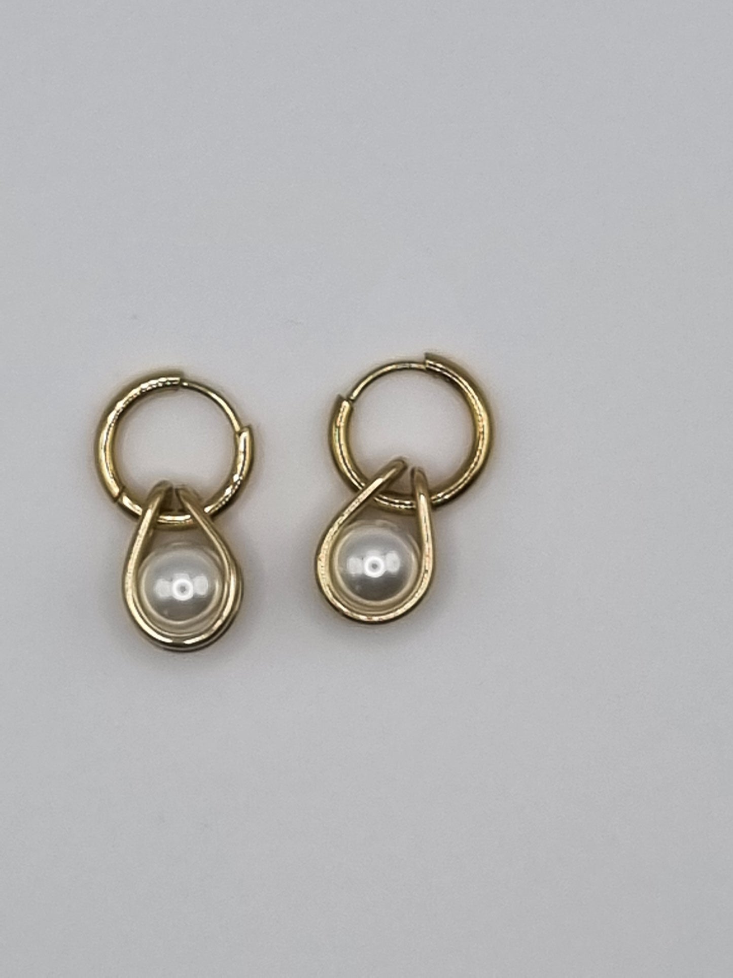 Boucles d'oreille petite créole perle